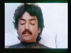 यूरो बेब में लाल कमब ...