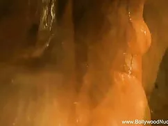 विशाल स्तन के सेक्सी ...