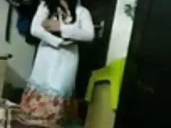 दुबला-पतला गुलाम चूस ...