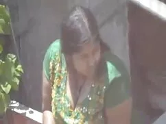 Cuckhold hubby अपनी  ...