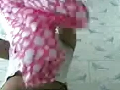 एले डिवाइन रेड ऑन टॉ ...