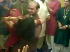 गैंगबैंग पत्नी सेक्स ...