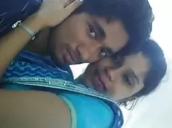 सुनहरे बालों वाली गि ...