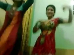 निकिता और ब्रिटनी हि ...