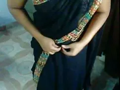 बरस रही मम्मी सेक्सी ...