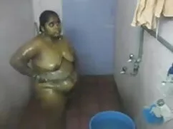 फुर्तीला गोरा milf क ...