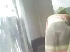टिटिलेटिंग सेक्स मूव ...